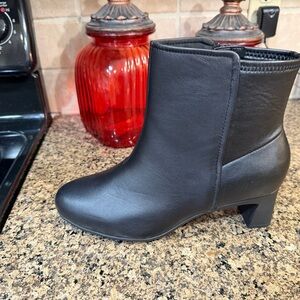 Clarks Black Ankle SINGLE Boot Size 11‎ (LEFT boot ONLY) NEW